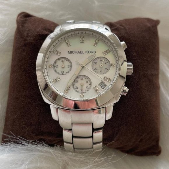 Michael Kors Silver Watch - Picture 1 of 2